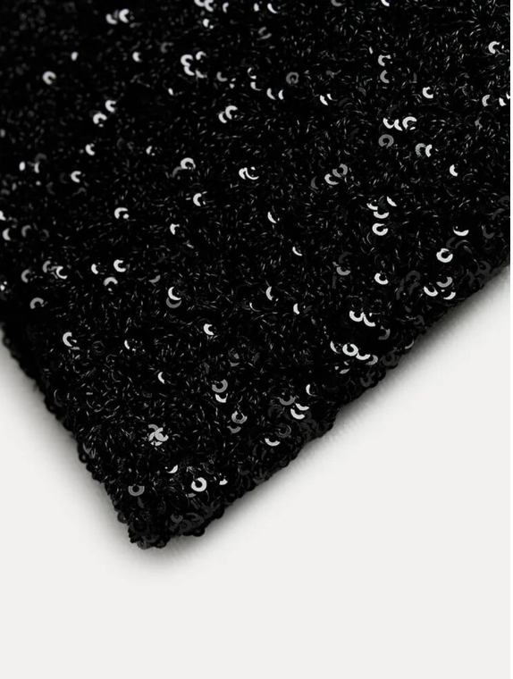 Beaudette Glitter Jurk in zwart, stofinzicht; stijlvolle feestjurk met luxe, glinsterende stof.